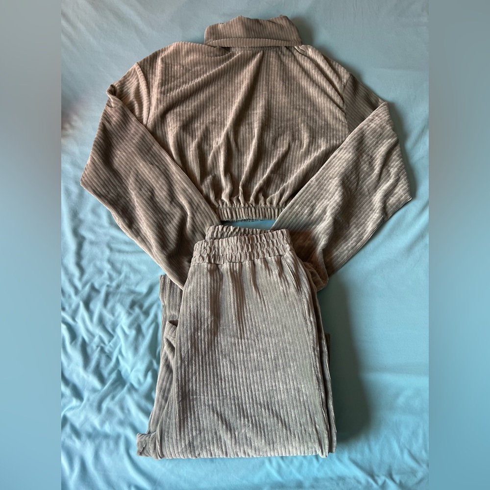 Ribbed Lounge Set - image 1